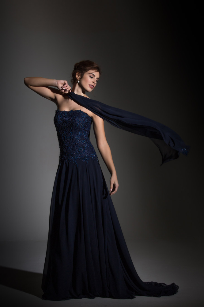 Abito da cerimonia: come scegliere il tessuto migliore per te